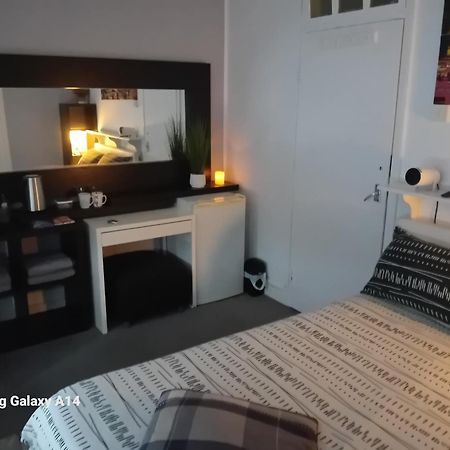 63 John Aird Court Daire Londra Dış mekan fotoğraf